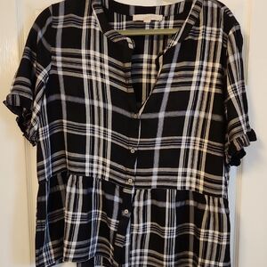 Chic Black and White Plaid Top